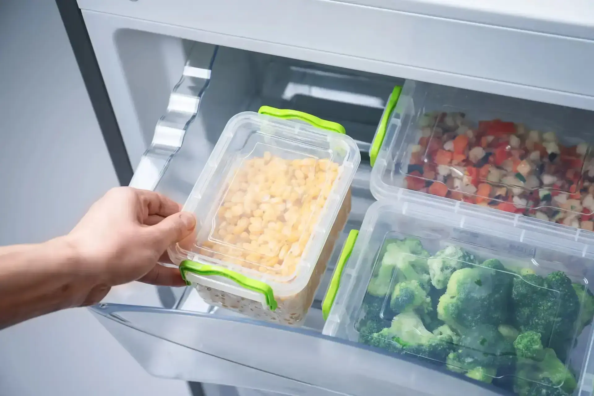 Storage food with containers